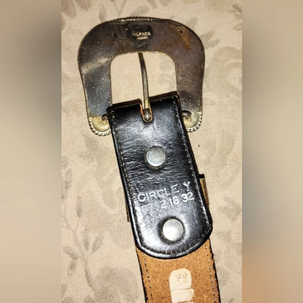 VINTAGE CIRCLE Y LEATHER BELT